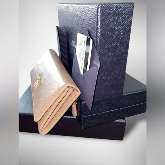 Prada Bifold Beige Safiano Leather Wallet with COA and Box - Picture 3 of 16